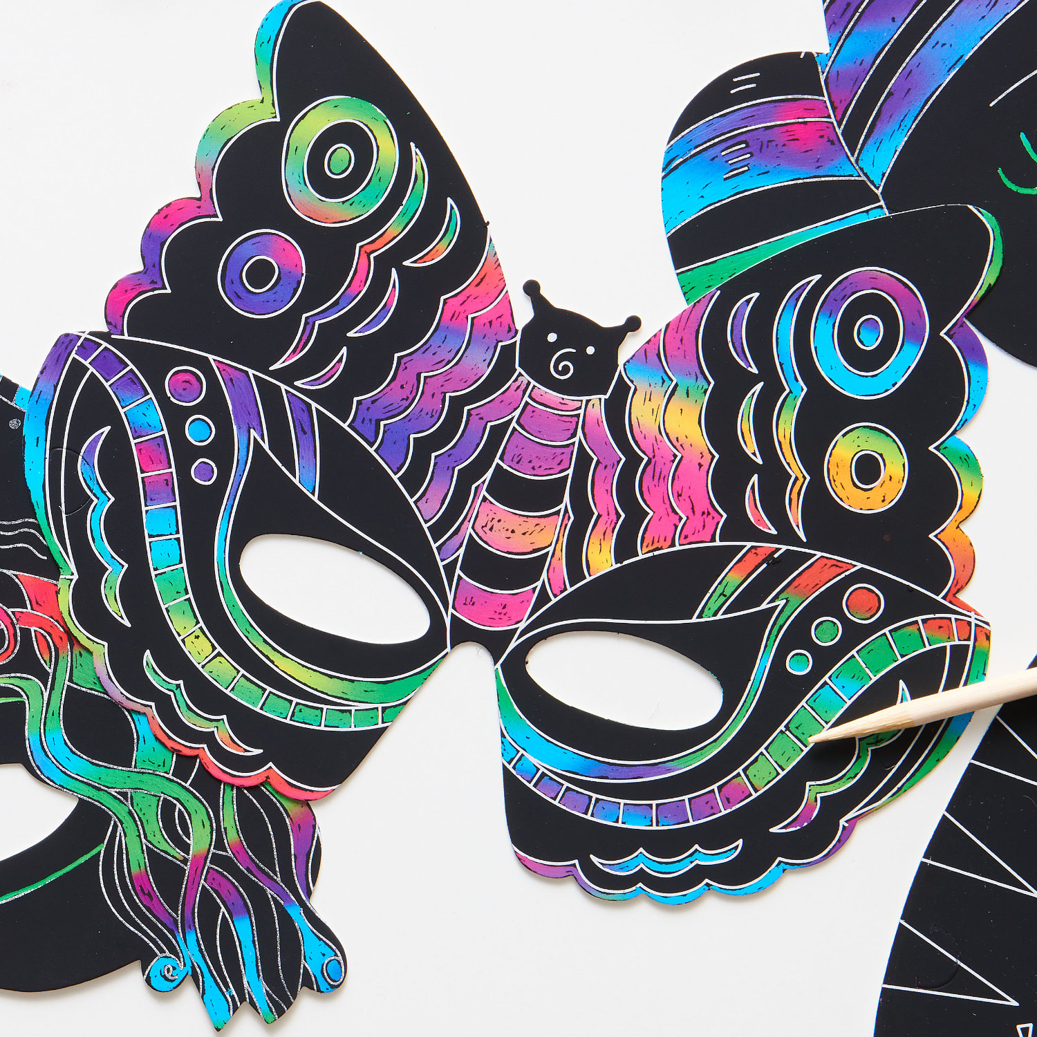 Vorgezeichnete Maske mit Kratzpapier