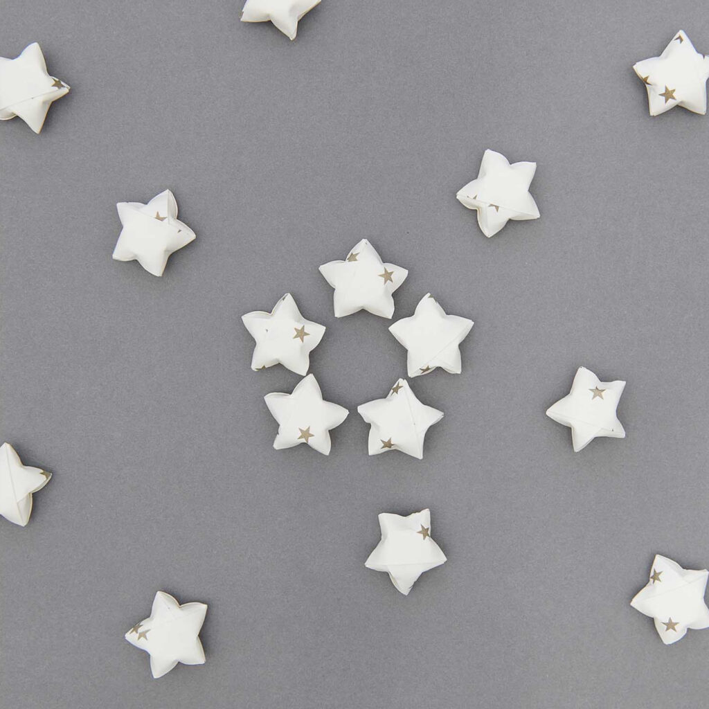 Sterne falten aus Origami-Papier