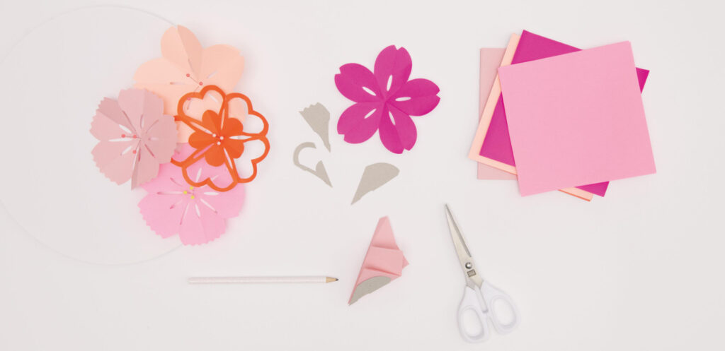 Papierblumen aus Origamipapier falten & schneiden