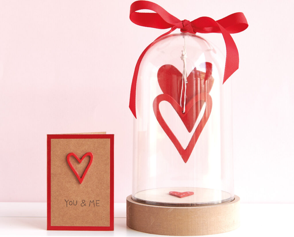 Herzen in der Dekohaube: Simple Valentinstags Dekoration