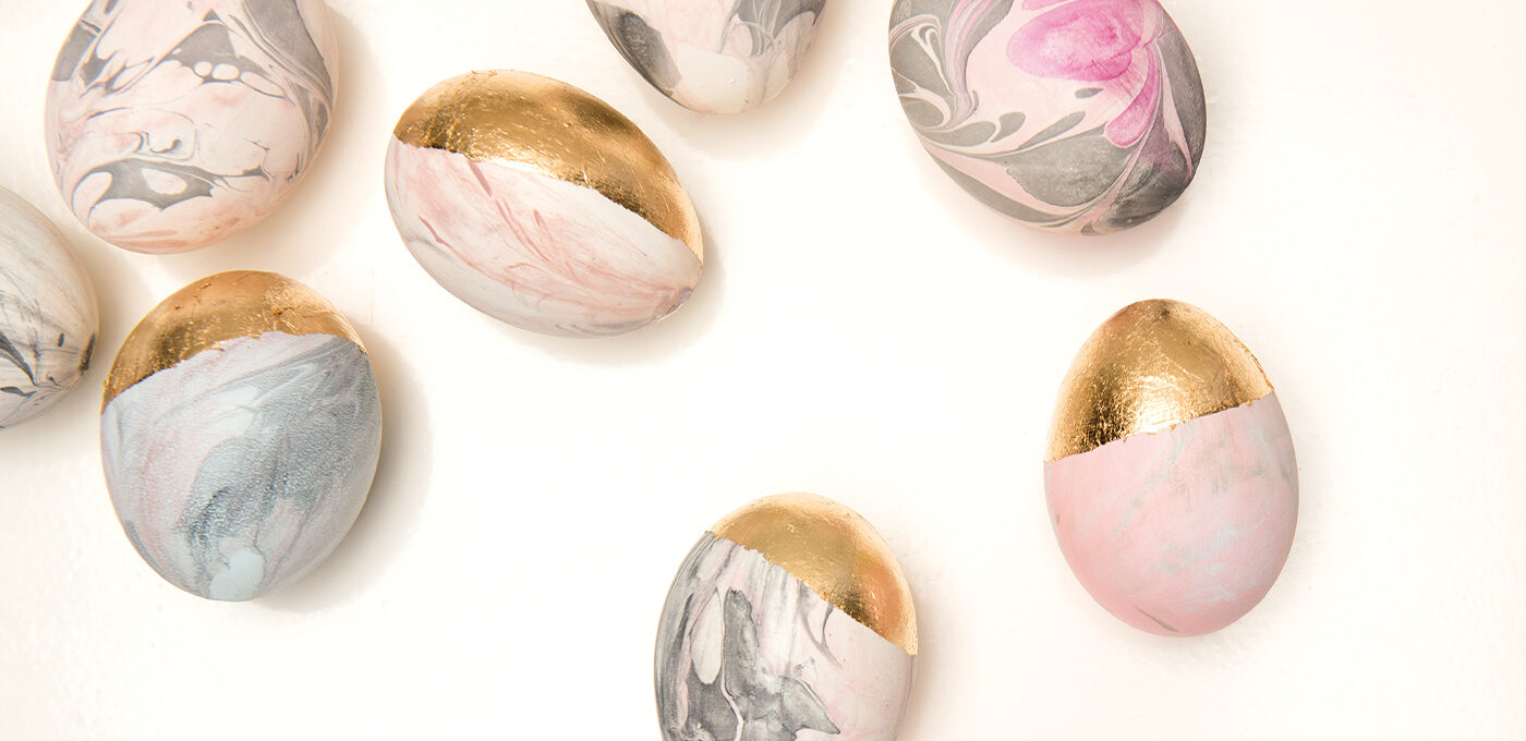 Eier marmorieren im selbstgemachten Wasserbad