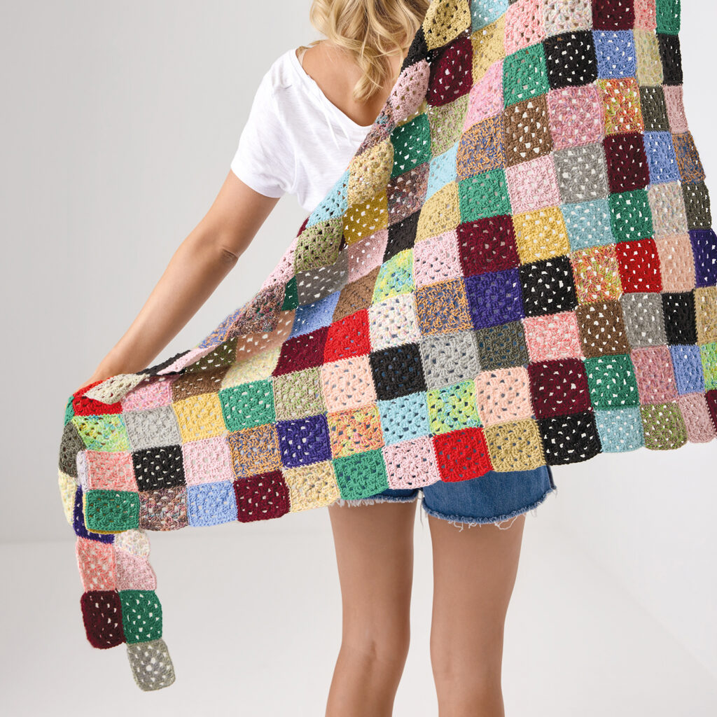 Stylishes Upcycling-Projekt: Granny Square Tuch