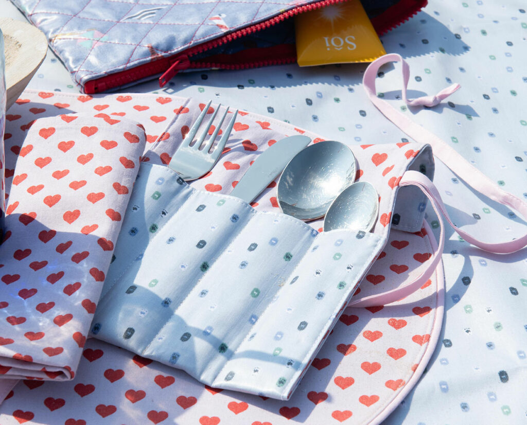 Dekoratives Sommer-Nähprojekt: Bestecktasche zum Rollen nähen