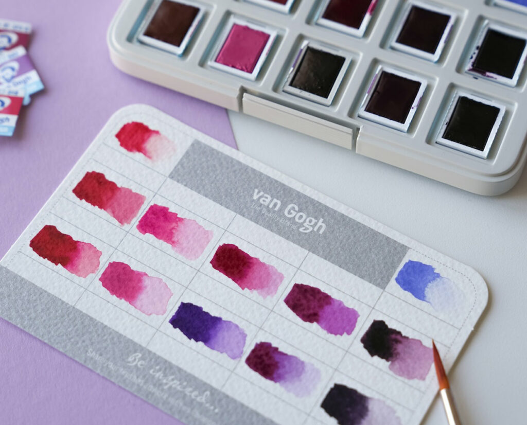 Pocket Box Rosa-Violett mit aufgemalten Farben auf Swatchcard