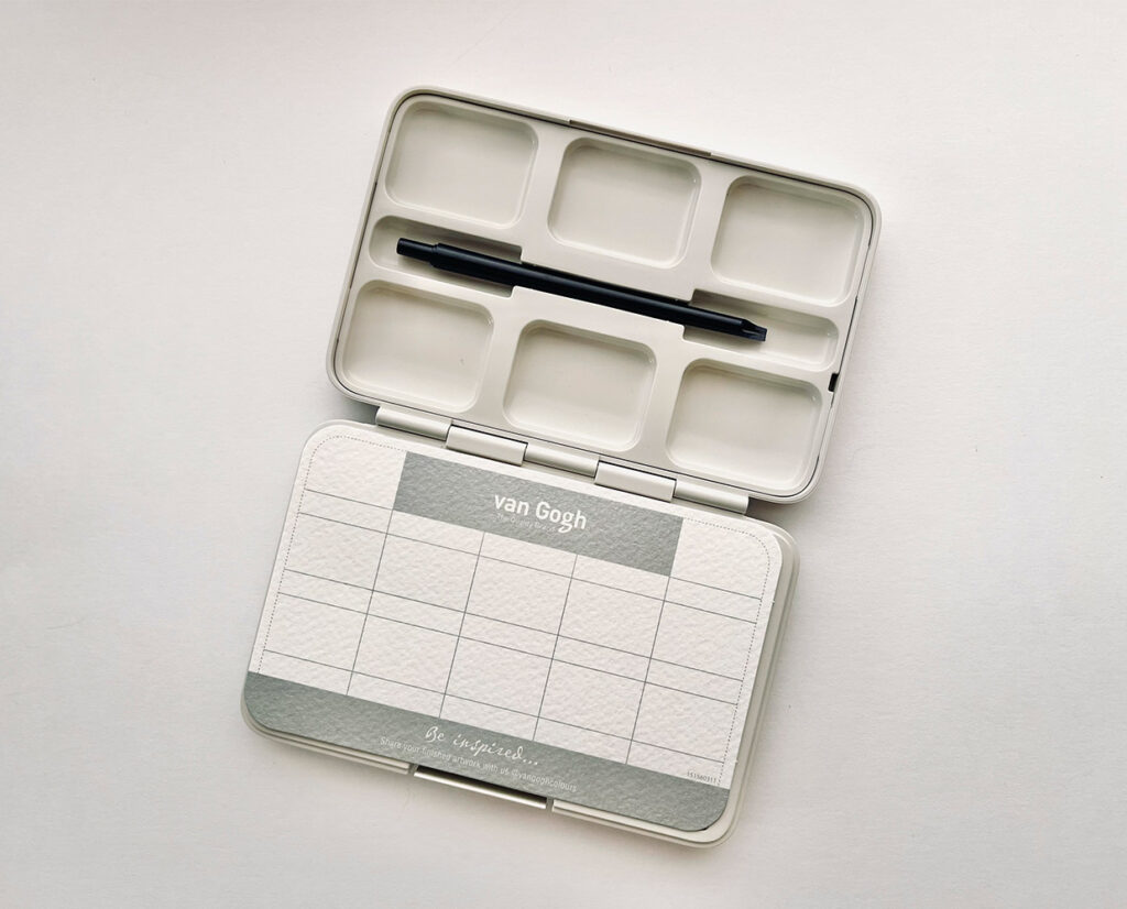 Blanko Pocket Box mit Palette, Reisepinsel und Swatchcard