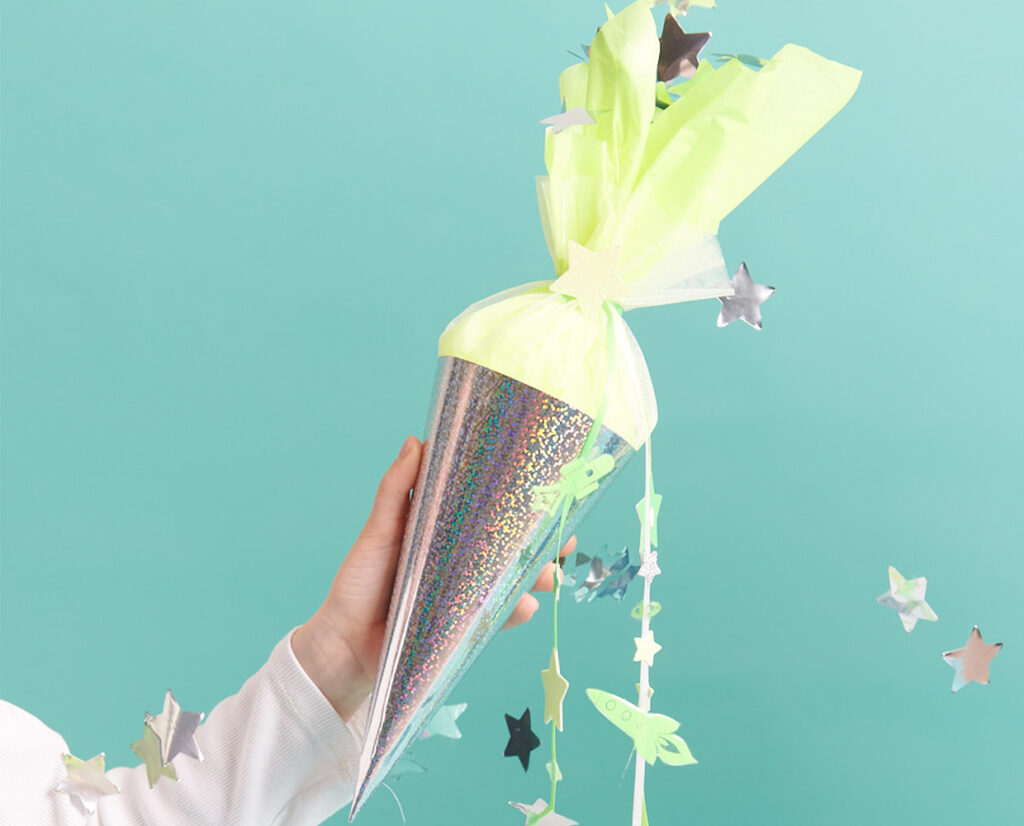 Kleiner Schultüten Rohling mit Tüllverschluss, perfekt als Geschenk