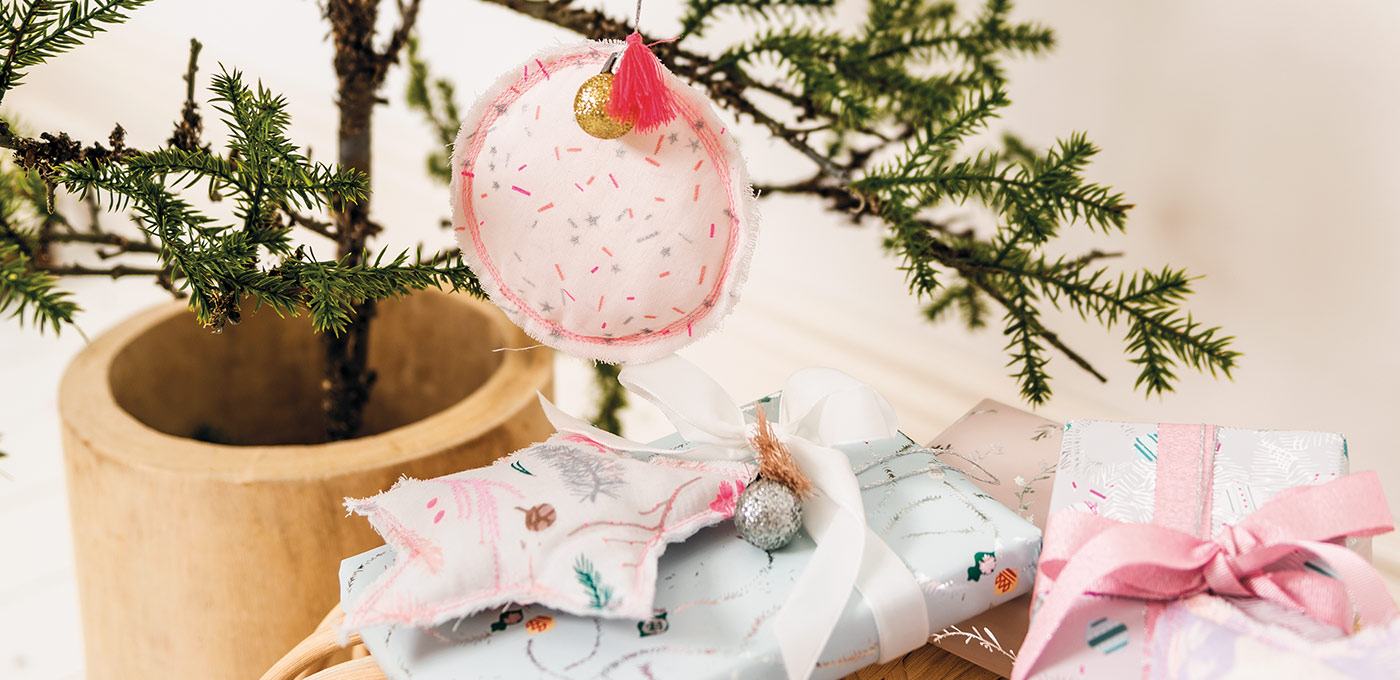 Stern oder Kreisanhänger: Selbstgenächter Christbaumschmuck.