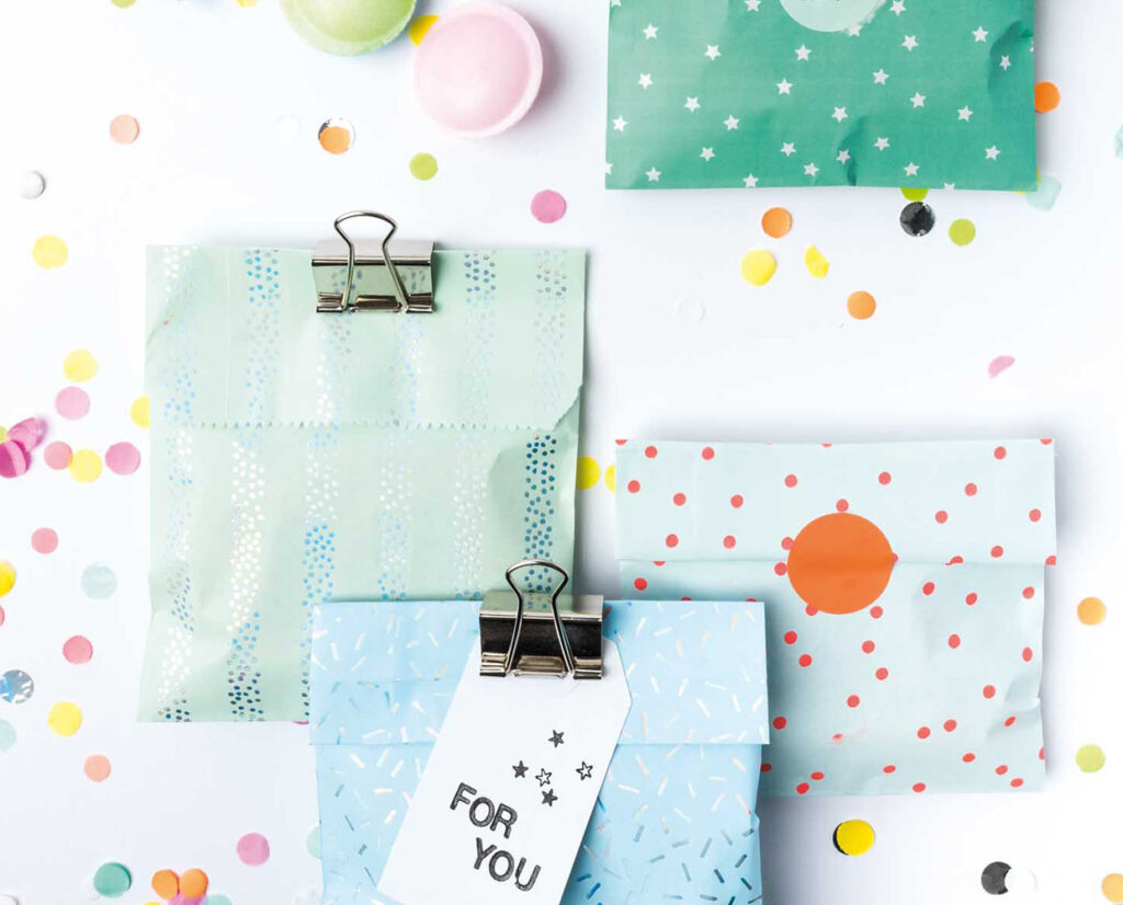 Flachbodenbeutel oder Spitztüten - es gibt auch noch andere Verpackungsmöglichkeiten zum Verschenken von Keksen