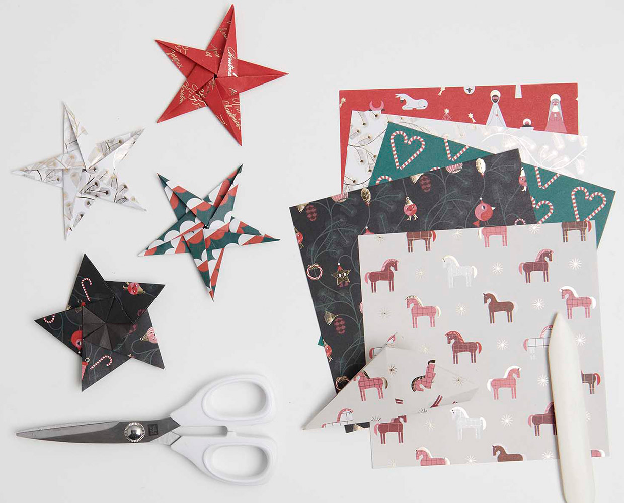 Origami für Weihnachten: Sterne falten mit Origami-Papier