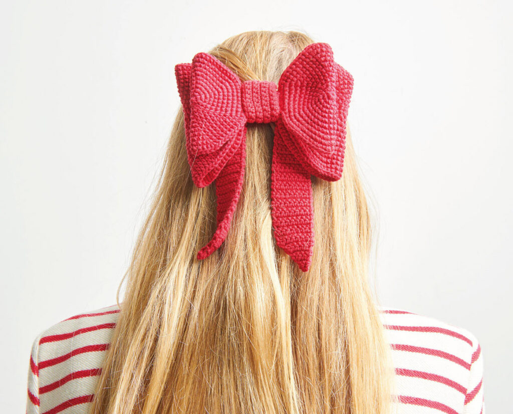 Dekorativ für das Haar: die gehäkelte Schleife