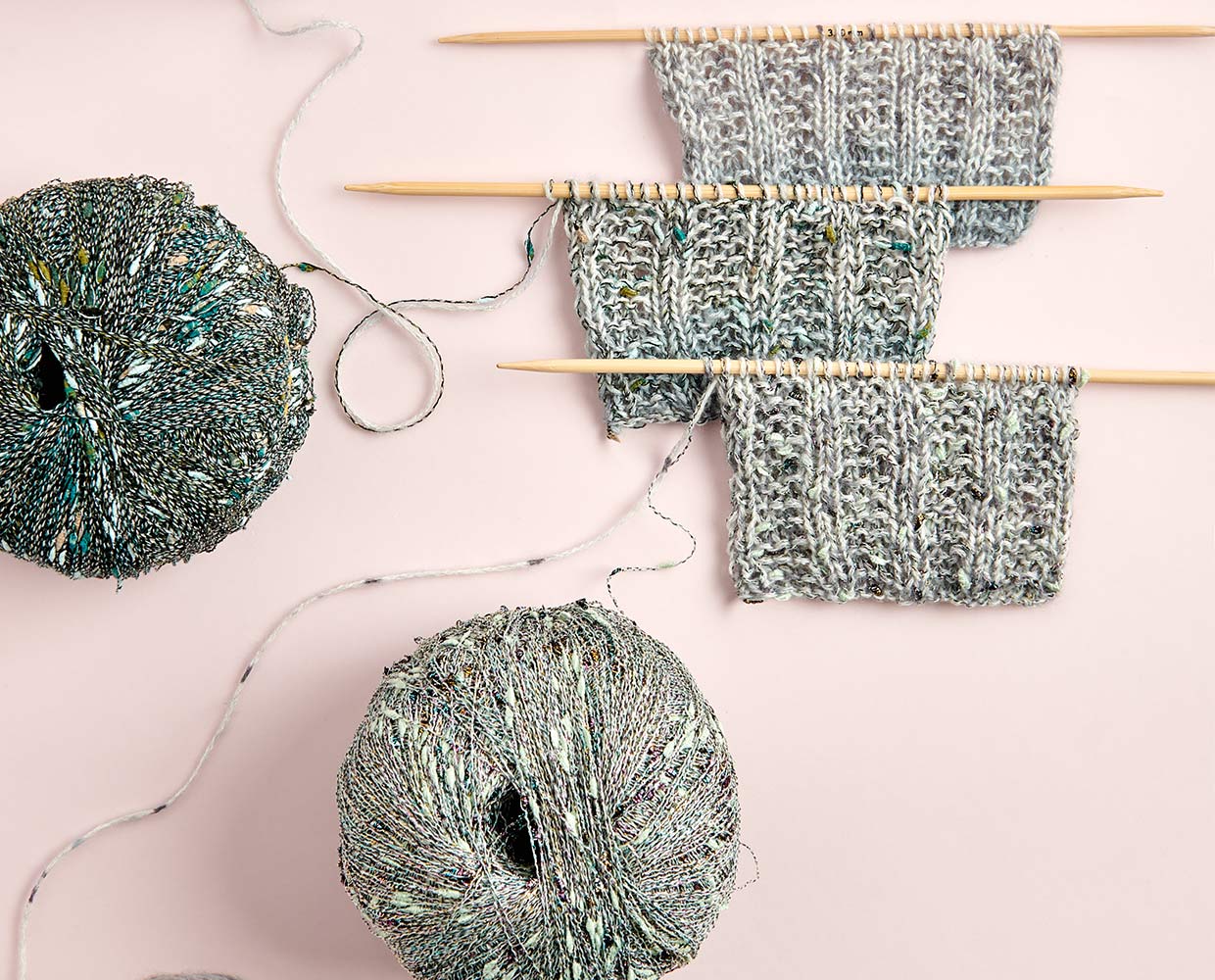 Beilaufgarn verstricken: tolle Effekte in einfache Strickmuster bringen