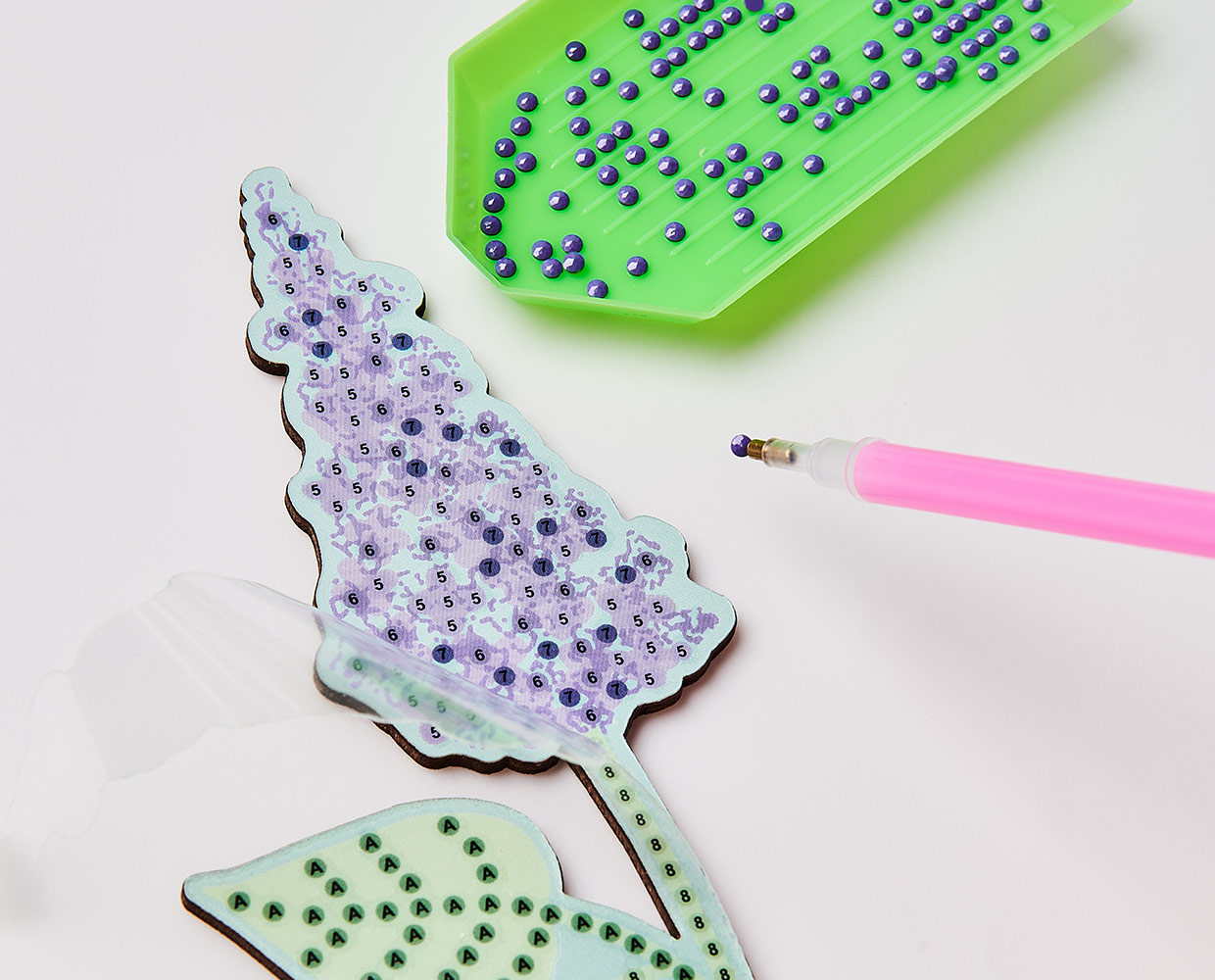 Diamond Painting selber machen: Mit Tool, Wachs und Steinchen