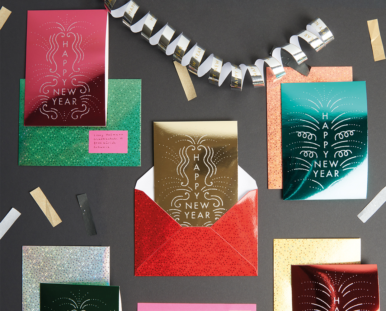 Metallische Oberfläche bringt funkeln in die dunkle Jahreszeit: Holografische Karten