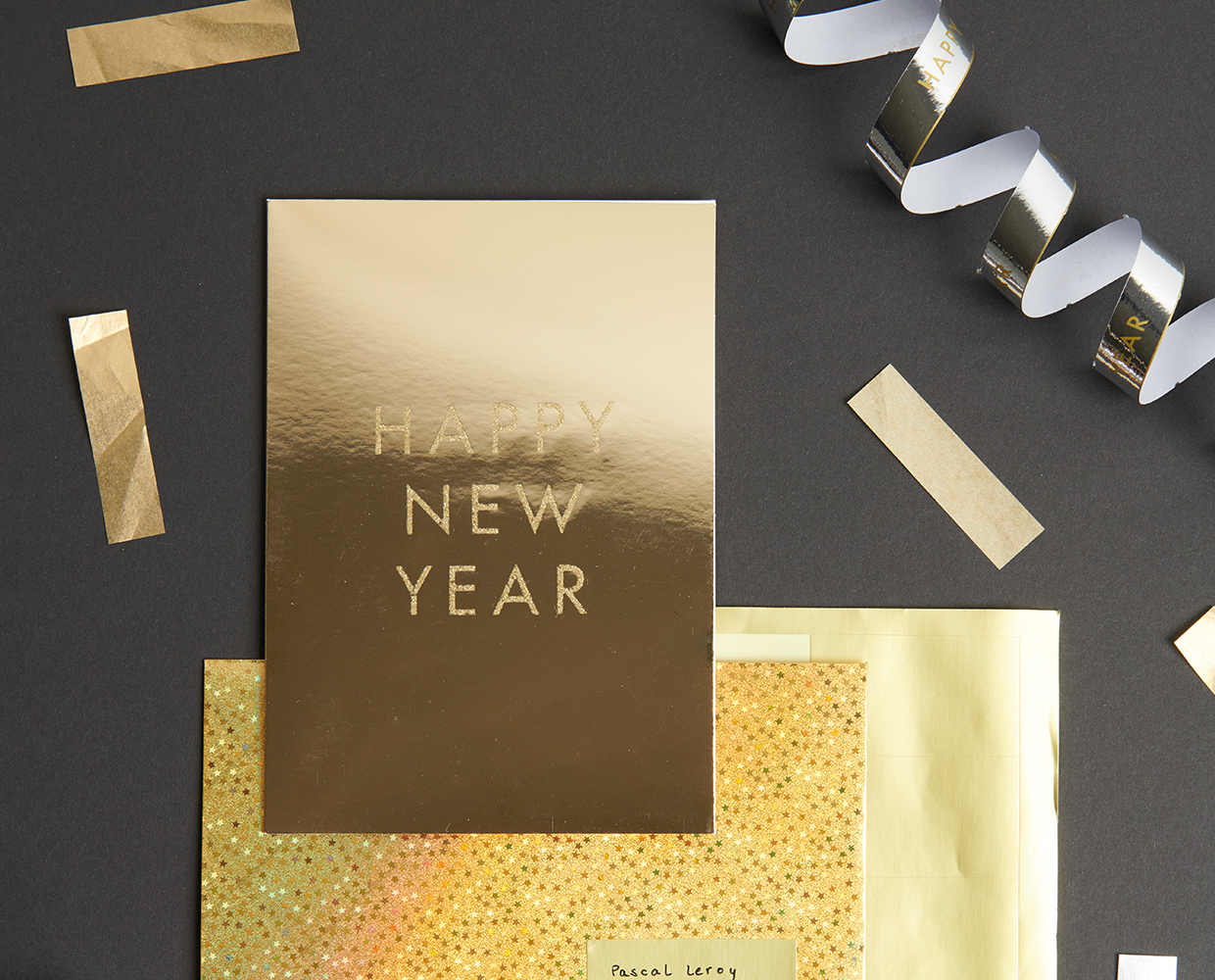 Goldene Silvesterkarte: Neujahrsgruß oder Einladung zu Silvester?