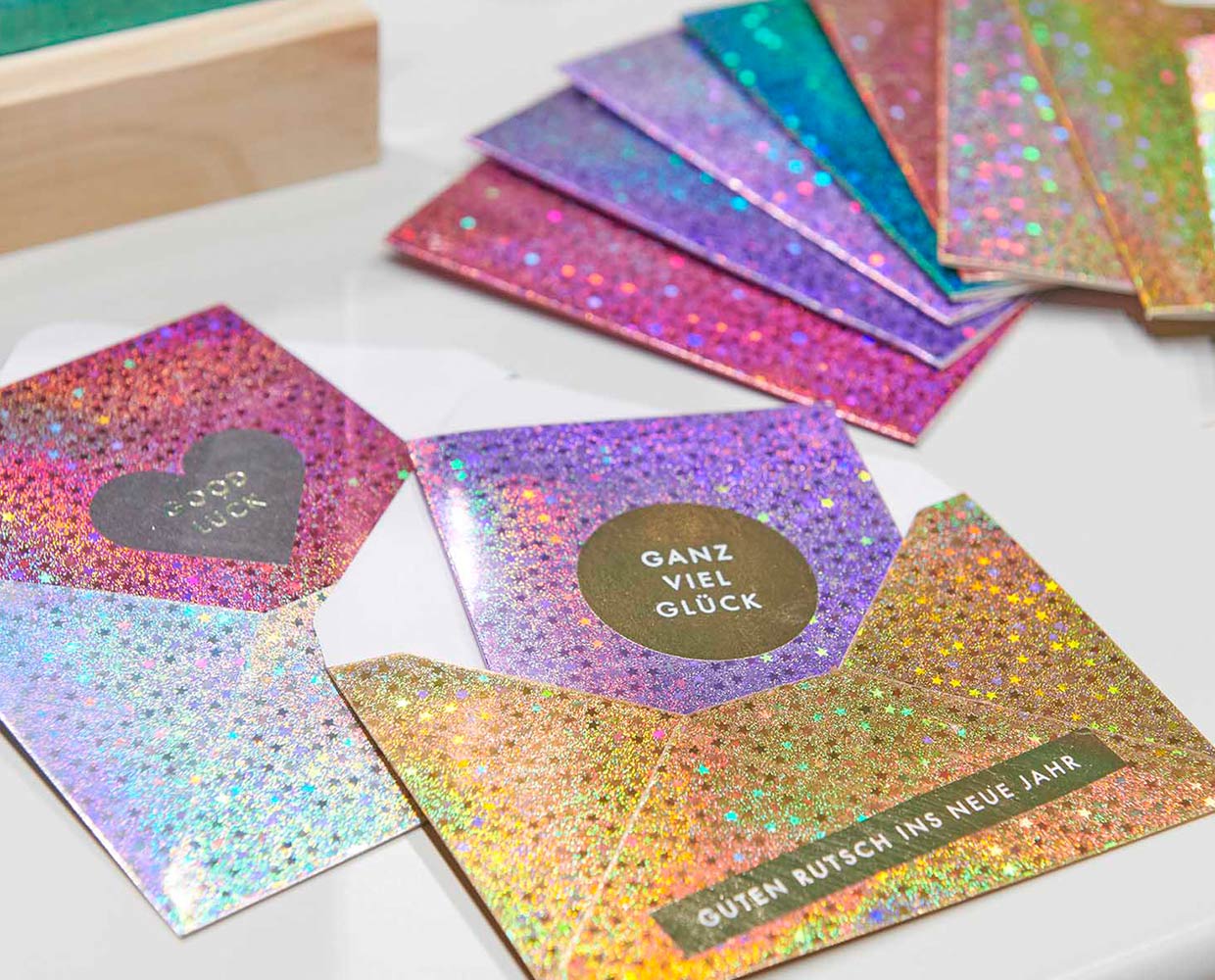 Grußkarte oder Einladung: Silvester kann mit diesem glänzenden Papier kommen