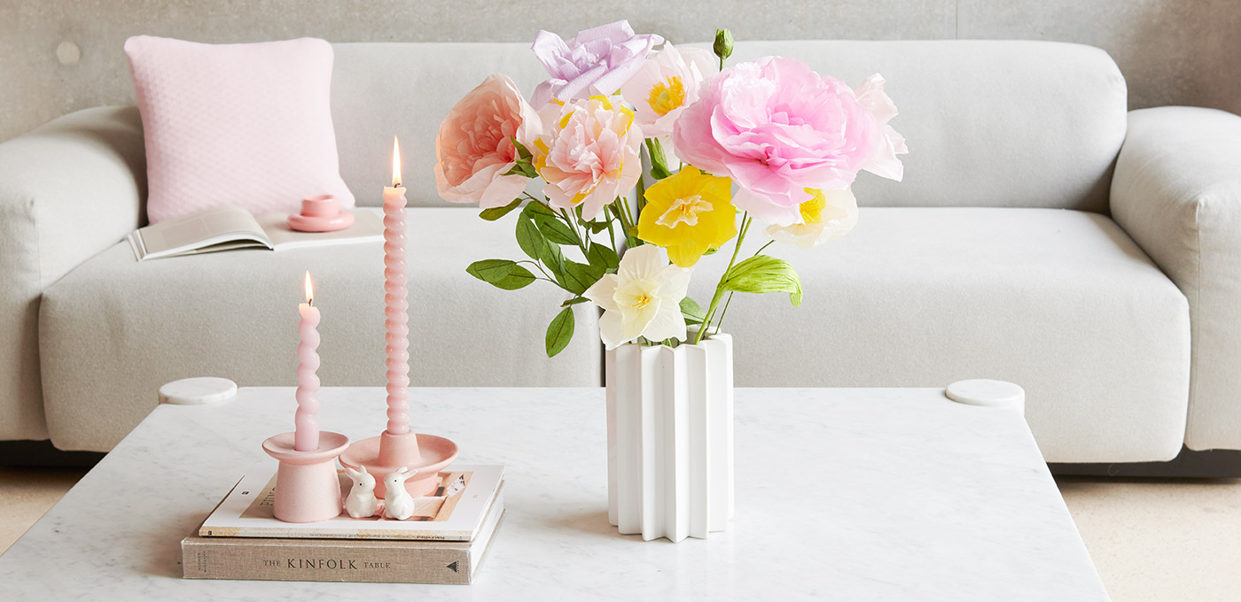 Papierblumenstrauß schön dekoriert