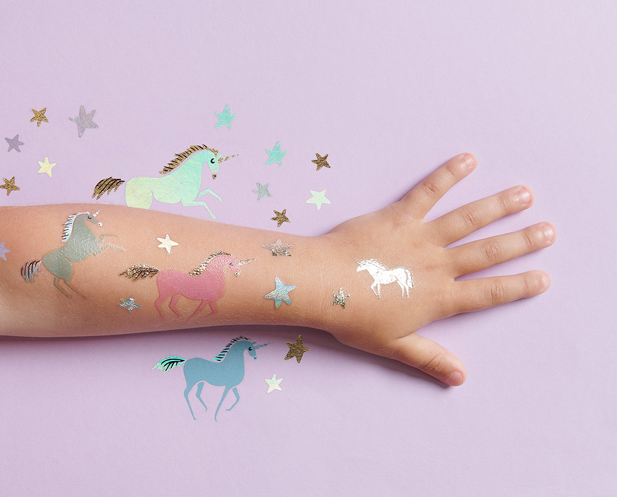 Perfekt für Kinderhände: Kindertattoos zum Abwaschen