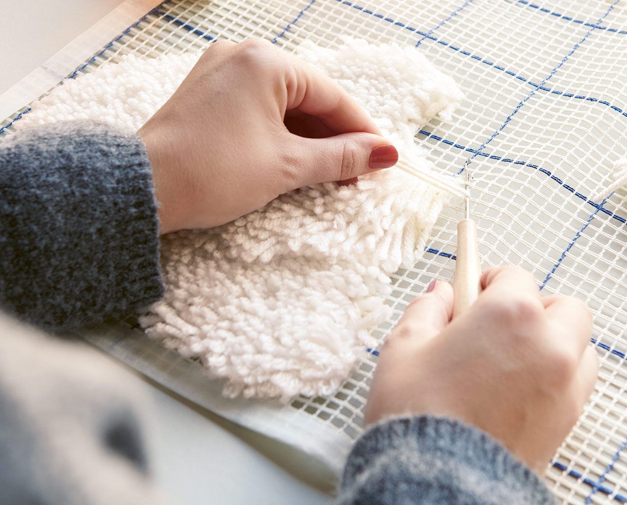 Kissen Knüpfen mit Knüpfhaken, Wolle und Stramin