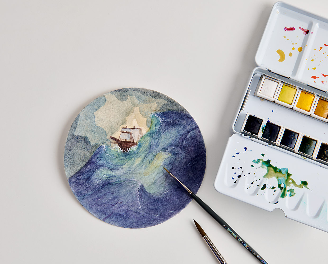 Malen auf rundem Aquarellpapier: Gestalterische Freiheit mit Aquarellfarbe