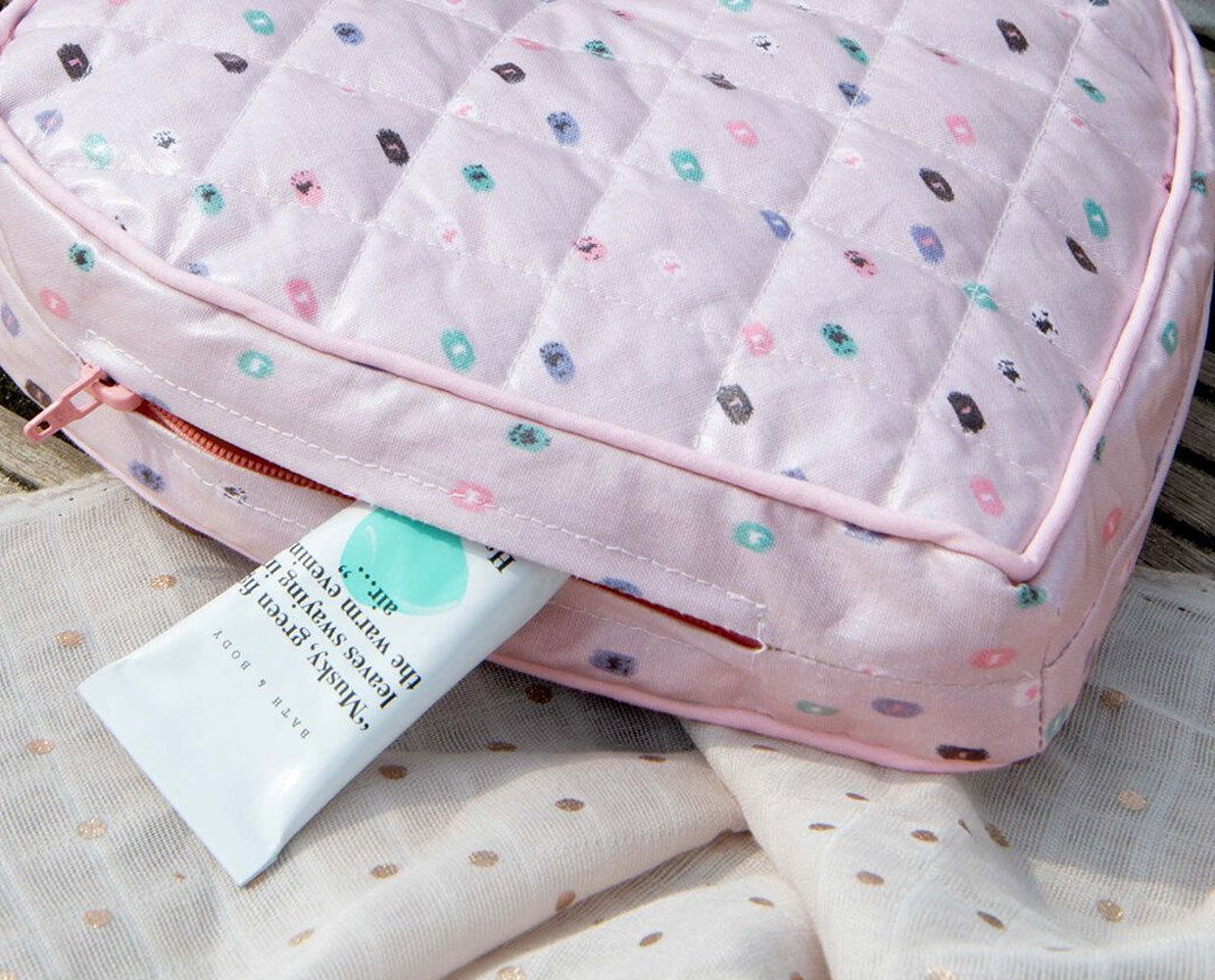 Öffnung mit Reißverschluss: Herztasche nähen